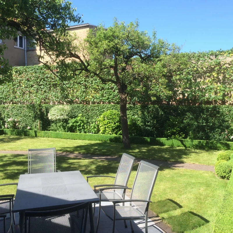 Terras met grastegels